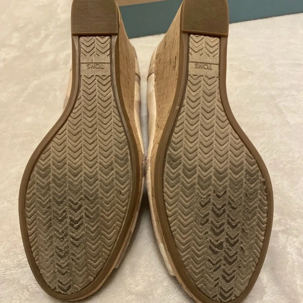 TOMS Beige Camouflage Cork Wedge Peep Toe